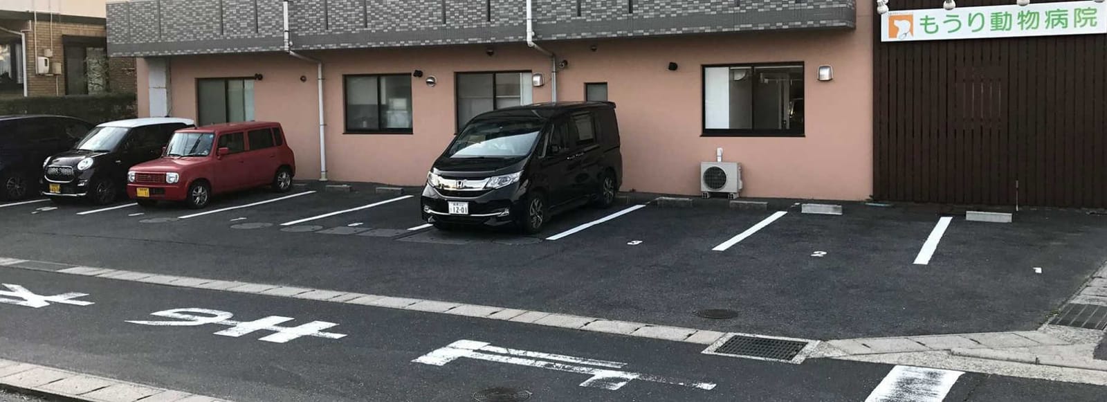 病院前の駐車場